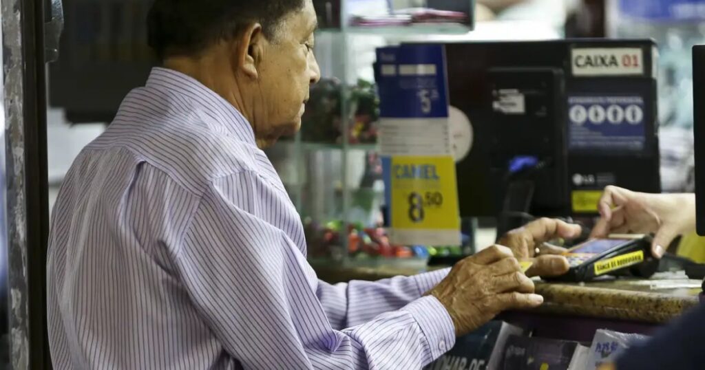 Com 6,6 milhões de beneficiários, BPC é associado a efeitos na saúde e nos gastos públicos
